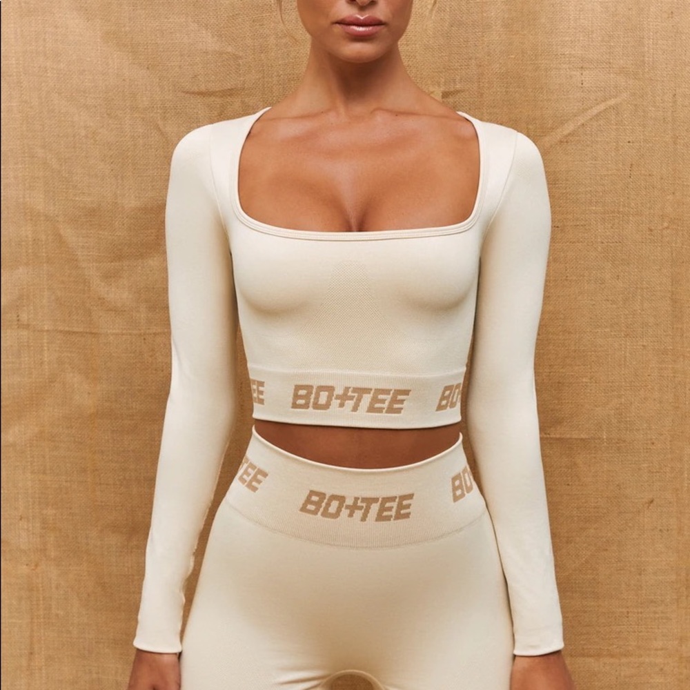 COPY - NET Bo + Tee Upright Long Sleeve Crop Top Workout Sand M